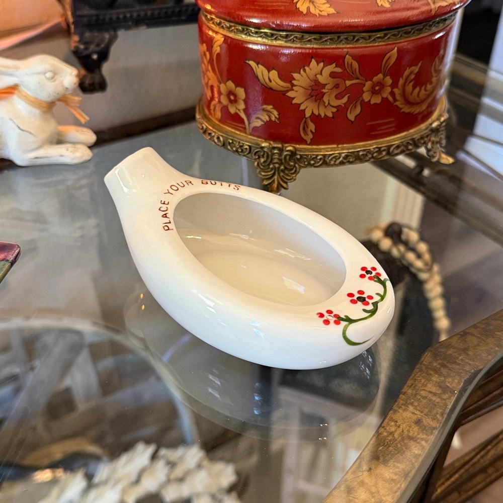 Vintage "Place Your Butts" Porcelain Ashtray Made in Japan - Picture 11 of 11